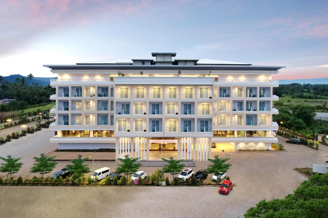 The Sentra Manado Hotel Bagian luar foto